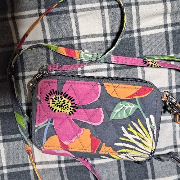 Retired Vera Bradley RDIF All in One Crossbody Wallet, Quilted - Picture 2 of 2